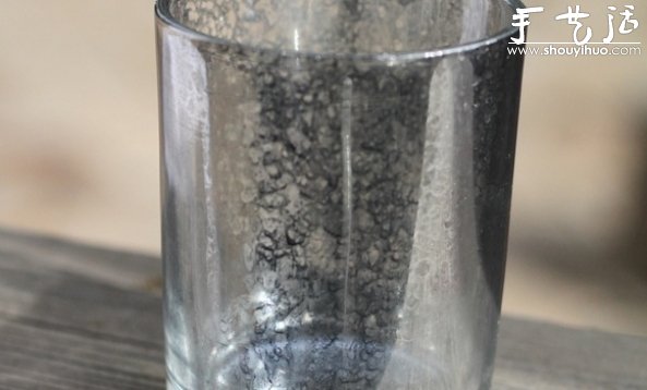 玻璃杯美化教程:在玻璃杯表面喷出星云图案!(图4) 玻璃杯美化教程:在玻璃杯表面喷出星云图案!(图4)