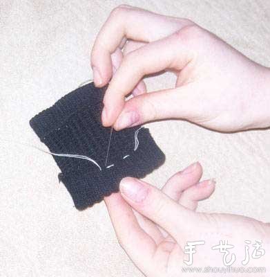旧物改造:将旧袜子DIY成时尚护腕(图2) 旧物改造:将旧袜子DIY成时尚护腕(图2)