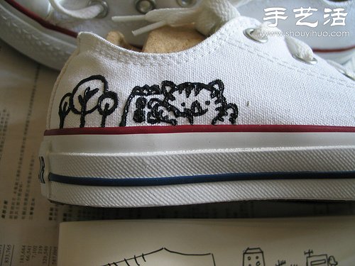 白色帆布鞋手工改造教程(图3) 白色帆布鞋手工改造教程(图3)