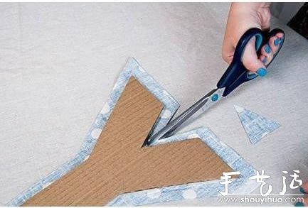 利用硬纸板和不织布DIY英文字母的方法(图4) 利用硬纸板和不织布DIY英文字母的方法(图4)