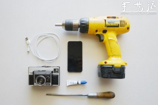 旧相机DIY改装成iPhone手机充电插座(图2) 旧相机DIY改装成iPhone手机充电插座(图2)