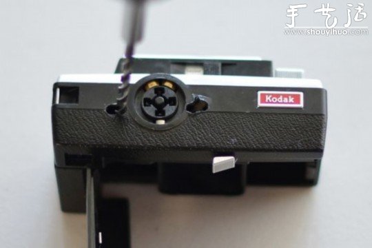 旧相机DIY改装成iPhone手机充电插座(图3) 旧相机DIY改装成iPhone手机充电插座(图3)
