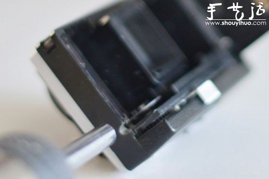 旧相机DIY改装成iPhone手机充电插座(图5) 旧相机DIY改装成iPhone手机充电插座(图5)