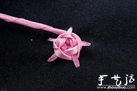 丝带编织精美玫瑰花的教程(图2) 丝带编织精美玫瑰花的教程(图2)