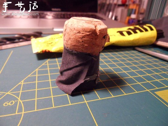 软木塞DIY制作灰袍甘道夫(图10) 软木塞DIY制作灰袍甘道夫(图10)