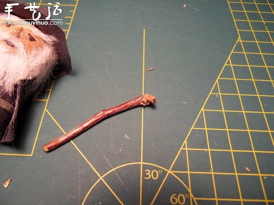 软木塞DIY制作灰袍甘道夫(图17) 软木塞DIY制作灰袍甘道夫(图17)