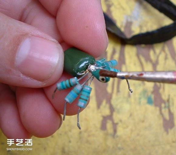 电路板电子元件变废为宝 DIY手工制作小蜘蛛(图7) 电路板电子元件变废为宝 DIY手工制作小蜘蛛(图7)