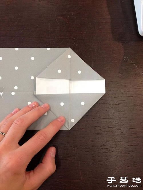手工折纸制作经典的礼品包装袋(图6) 手工折纸制作经典的礼品包装袋(图6)