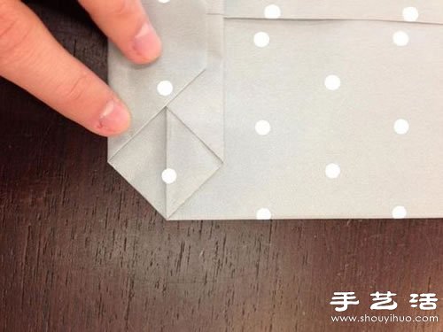 手工折纸制作经典的礼品包装袋(图9) 手工折纸制作经典的礼品包装袋(图9)