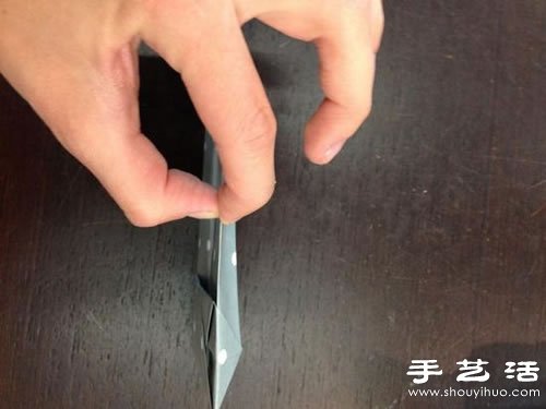 手工折纸制作经典的礼品包装袋(图12) 手工折纸制作经典的礼品包装袋(图12)