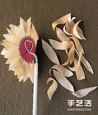 玉米叶制作花朵的方法 玉米叶DIY仿真花教程(图6) 玉米叶制作花朵的方法 玉米叶DIY仿真花教程(图6)
