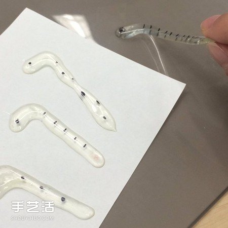 创意DIY:如何用强力胶自制花园鳗的方法(图4) 创意DIY:如何用强力胶自制花园鳗的方法(图4)