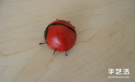简单幼儿小手工:乒乓球制作七星瓢虫的方法(图7) 简单幼儿小手工:乒乓球制作七星瓢虫的方法(图7)