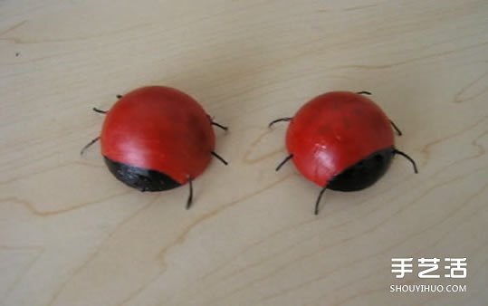 简单幼儿小手工:乒乓球制作七星瓢虫的方法(图6) 简单幼儿小手工:乒乓球制作七星瓢虫的方法(图6)