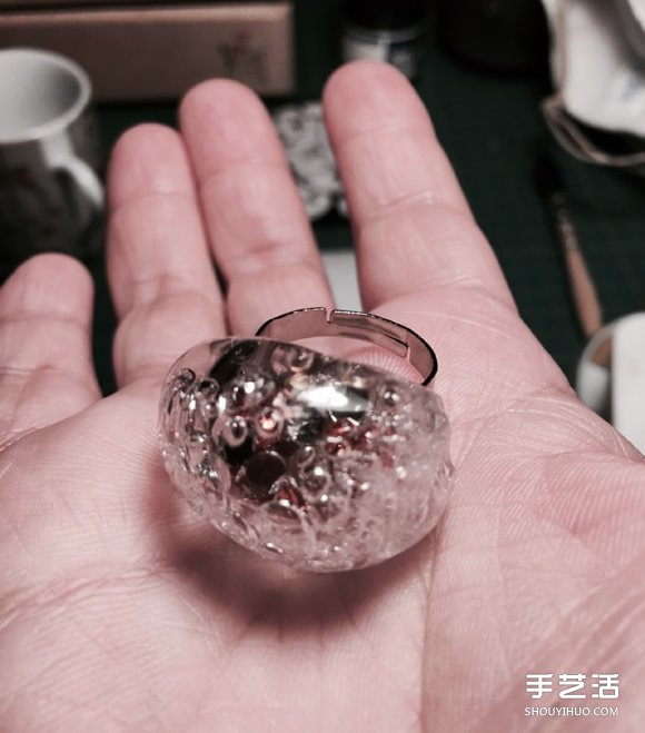 干掉的胶水手工制作戒指 超有创意的变废为宝(图1) 干掉的胶水手工制作戒指 超有创意的变废为宝(图1)