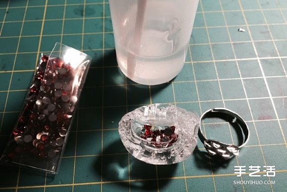 干掉的胶水手工制作戒指 超有创意的变废为宝(图5) 干掉的胶水手工制作戒指 超有创意的变废为宝(图5)