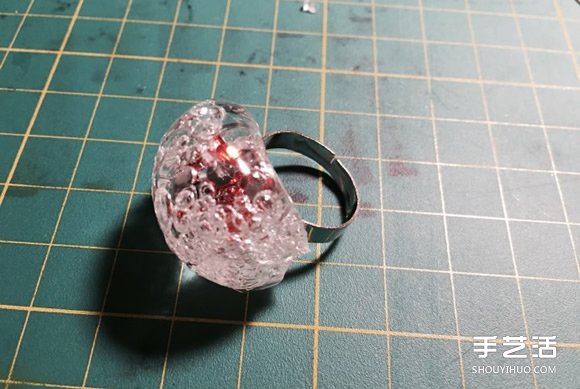 干掉的胶水手工制作戒指 超有创意的变废为宝(图6) 干掉的胶水手工制作戒指 超有创意的变废为宝(图6)