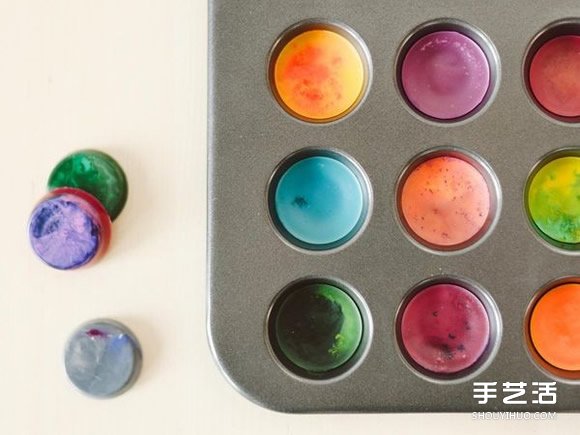 蜡笔变短别急着丢!教你蜡笔废物利用小制作(图4) 蜡笔变短别急着丢!教你蜡笔废物利用小制作(图4)
