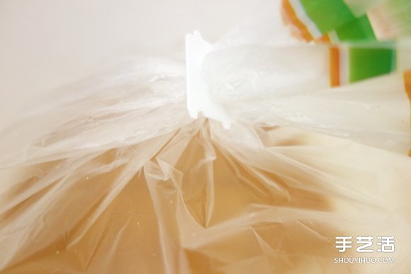 面包塑胶袋口夹废物利用 DIY制作可爱猫咪(图2) 面包塑胶袋口夹废物利用 DIY制作可爱猫咪(图2)