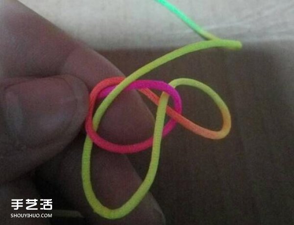 简单冰花结的编织方法 手工编冰花结的步骤图解(图3) 简单冰花结的编织方法 手工编冰花结的步骤图解(图3)