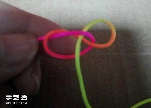 简单冰花结的编织方法 手工编冰花结的步骤图解(图2) 简单冰花结的编织方法 手工编冰花结的步骤图解(图2)