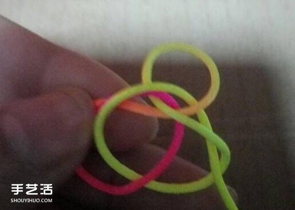 简单冰花结的编织方法 手工编冰花结的步骤图解(图4) 简单冰花结的编织方法 手工编冰花结的步骤图解(图4)
