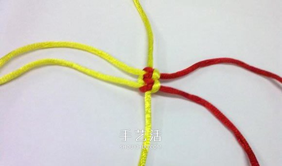 心形同心结怎么编图解 情人节爱心的编织方法(图4) 心形同心结怎么编图解 情人节爱心的编织方法(图4)