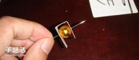三色球的编织方法图解 用道具编三色球小挂件(图2) 三色球的编织方法图解 用道具编三色球小挂件(图2)