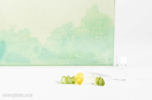 用 Gummy Bears 熊仔糖果制作七彩灯箱(图2)