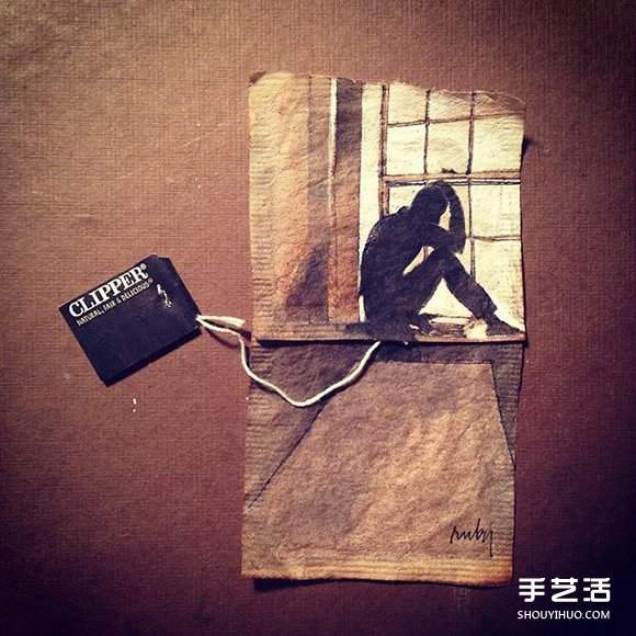 变废为宝:艺术家用喝过的茶包当画布写日记(图4) 变废为宝:艺术家用喝过的茶包当画布写日记(图4)