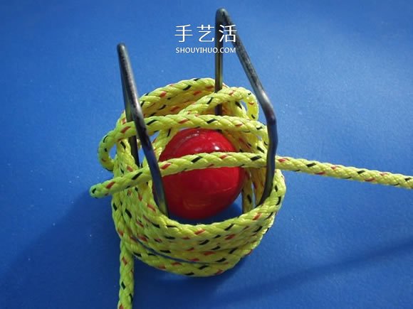 绳子编织球体的方法 怎么用绳编圆球小挂件(图4) 绳子编织球体的方法 怎么用绳编圆球小挂件(图4)