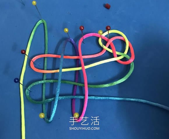 蝴蝶结的编法步骤图解教程(图6) 蝴蝶结的编法步骤图解教程(图6)