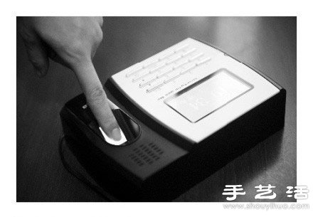简单小制作:教你轻松应对指纹打卡机(图1) 简单小制作:教你轻松应对指纹打卡机(图1)