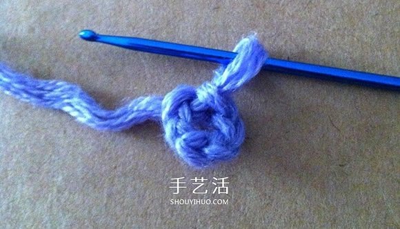 两层双色五瓣花的钩法 手工钩针编织五角星花(图2) 两层双色五瓣花的钩法 手工钩针编织五角星花(图2)