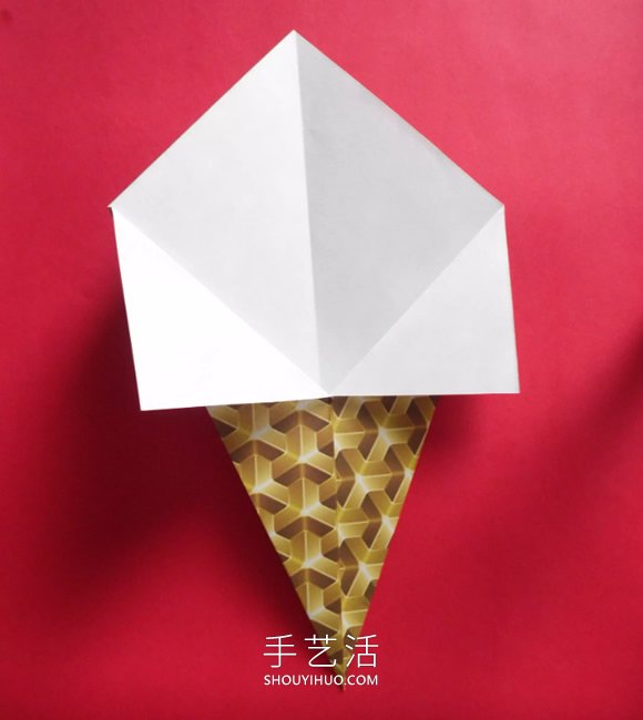 简单折纸冰淇淋蛋筒的做法图解教程(图2) 简单折纸冰淇淋蛋筒的做法图解教程(图2)