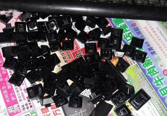 废弃键盘废物利用DIY制作坦克模型图解教程(图2)