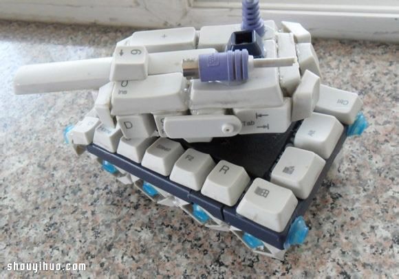 废弃键盘废物利用DIY制作坦克模型图解教程(图11)