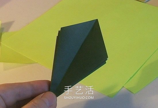 简单折纸立体圣诞树的折法详细步骤图(图10)