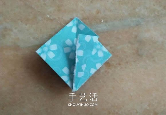 简单折纸漂亮雨伞的折法图解教程(图4)