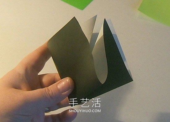 简单折纸立体圣诞树的折法详细步骤图(图7)
