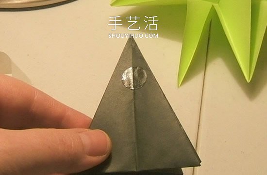 简单折纸立体圣诞树的折法详细步骤图(图15)