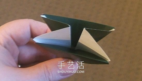 简单折纸立体圣诞树的折法详细步骤图(图11)