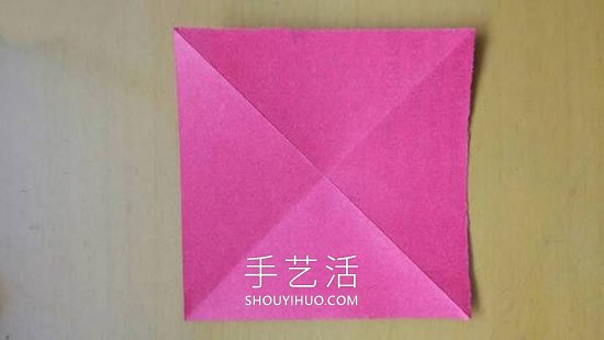 婴儿小衣裤折叠方法教程(图2)