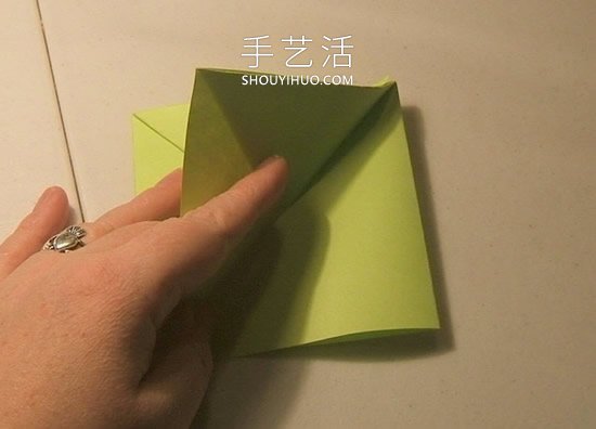 简单折纸立体圣诞树的折法详细步骤图(图24)
