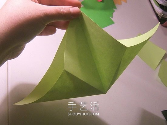简单折纸立体圣诞树的折法详细步骤图(图20)