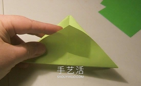 简单折纸立体圣诞树的折法详细步骤图(图25)