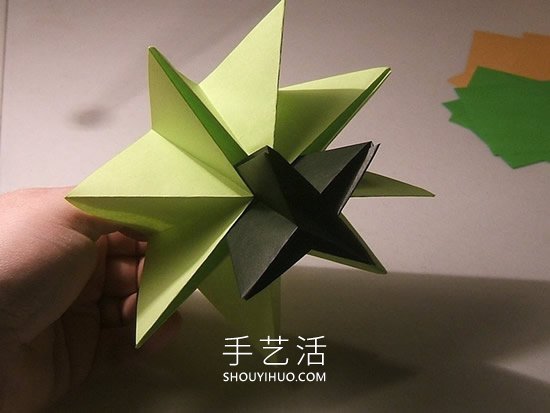 简单折纸立体圣诞树的折法详细步骤图(图30)