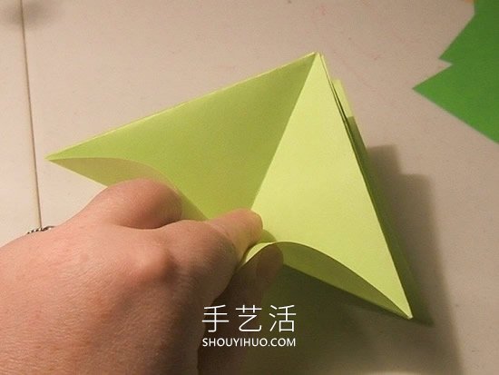 简单折纸立体圣诞树的折法详细步骤图(图26)