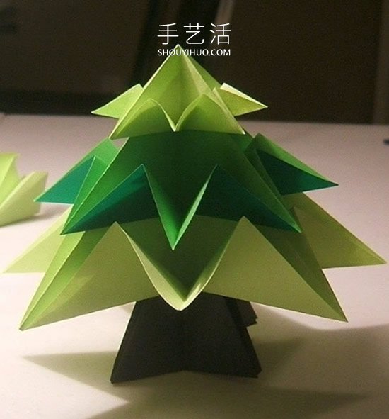 简单折纸立体圣诞树的折法详细步骤图(图32)