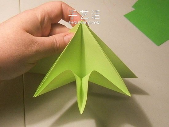 简单折纸立体圣诞树的折法详细步骤图(图27)